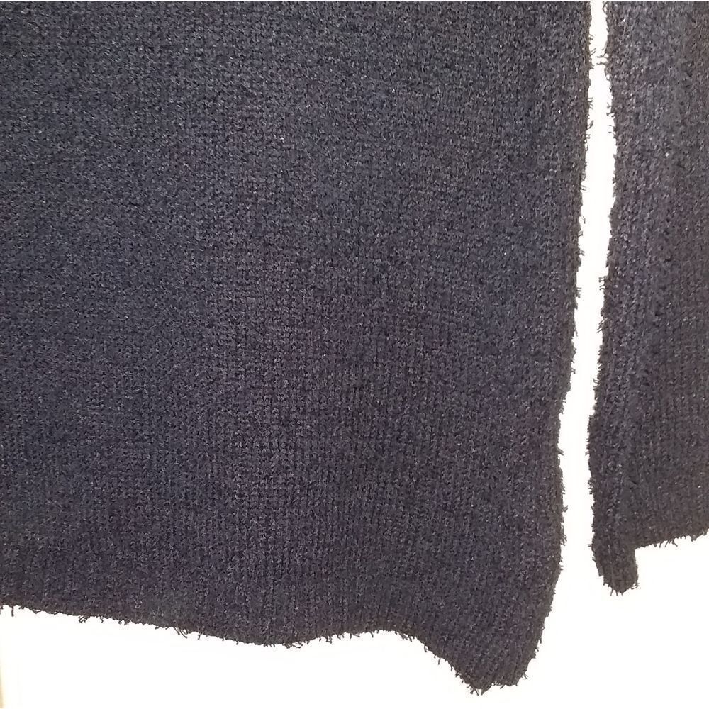 ⬇️⬇️⬇️H&M Blue Textured Crew Neck Sweater - Picture 3 of 5
